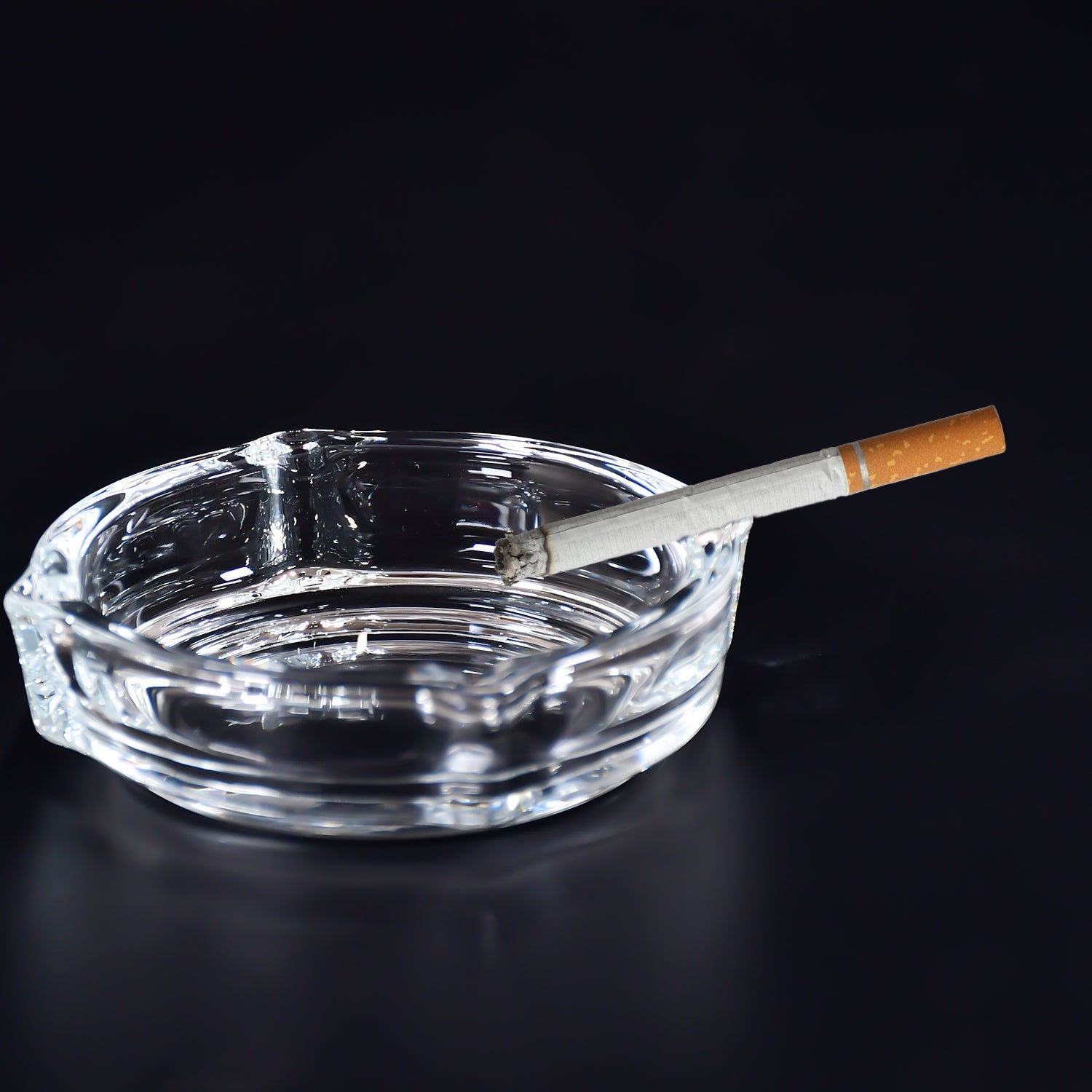 4063 Glass Brunswick Crystal Quality Cigar Cigarette Ashtray Round Tabletop for Home Office Indoor Outdoor Home Decor DeoDap 4063 Glass Brunswick Crystal Quality Cigar Cigarette Ashtray Round Tabletop for Home Office Indoor Outdoor Home Decor DeoDap
